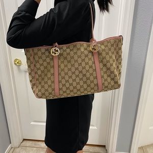 Gucci Shoulder Bag with Pink Leather Lining